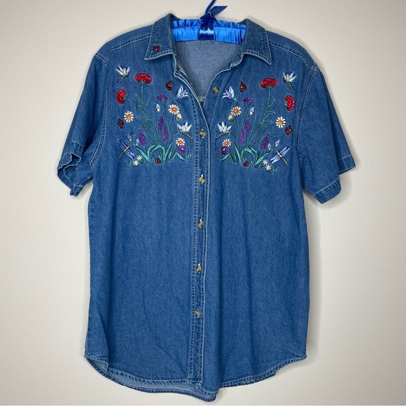 Vintage Tops - Vintage Lightweight Denim Embroidered Short Sleeve Button Down Shirt
